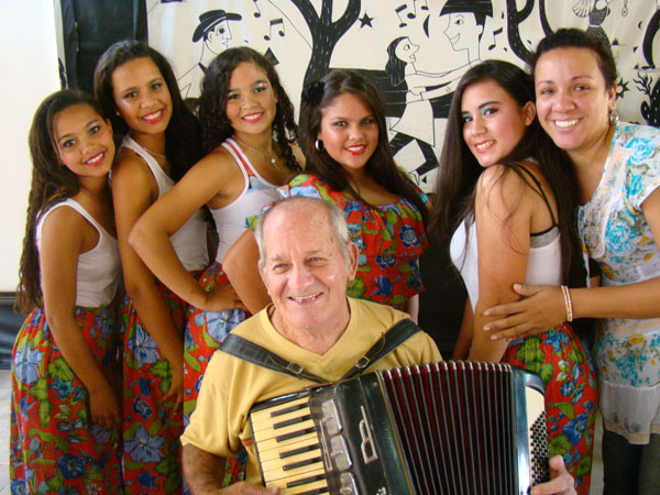 Sanfoneiro renomado participa do encerramento da Semana Cultural da EEEFM:”Domingos José Martins”