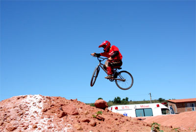 Aluno do Projeto Viva Esportes participa de etapa estadual de Bicicross