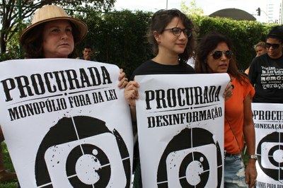 Protestos no dia do aniversrio da Globo dizem no ao monop