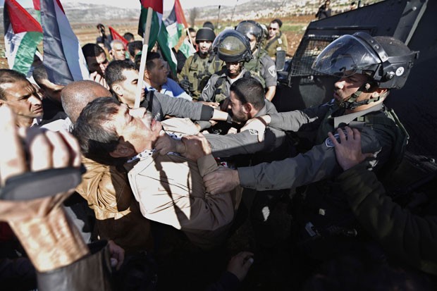 Ministro palestino morre depois de ser atingido por soldados
