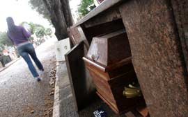Mais de 50 tmulos so violados em cemitrio no interior de 