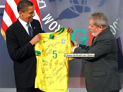 Lula d camisa da Seleo Brasileira a Barack Obama 