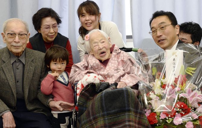 Mulher mais velha do mundo morreu aos 117 anos