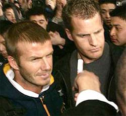 Beckham  recebido por multido na China