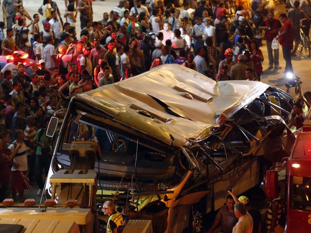 Vtima diz que passageiro chutou motorista antes de acidente no Rio