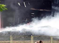 Incndio atinge empresa de reciclagem de pneus em Cravinhos 