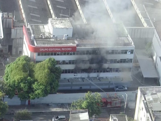 Prdio pega fogo na Zona Norte do Rio