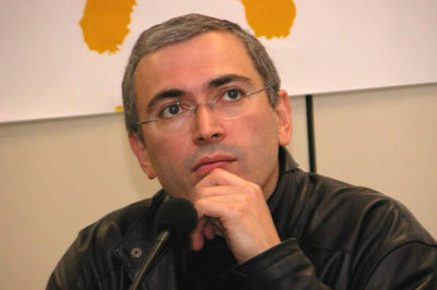 Tribunal de Moscovo condena ex-magnata Khodorkovski 
