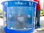 Americano bate recorde ao resolver submerso cinco cubos mgi