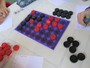 Professor cria jogos educativos com material reciclvel 