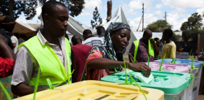 Em meio  violncia e s disputas tnicas, eleitores vo s urnas no Qunia    