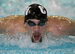 Phelps melhora seu recorde em prova de 400 jardas medley