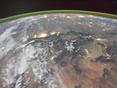 Luzes noturnas brilham na Terra em foto tirada por astronautas no espao