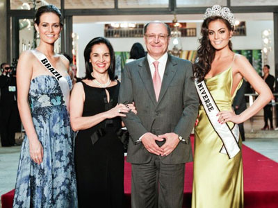 Miss Universo: candidatas jantam com governador de SP
