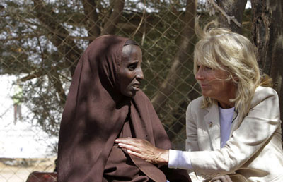 Mulher de vice-presidente americano visita campo de refugiados no Qunia