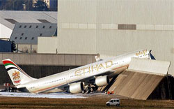 Um Avio Airbus bate em aeroporto e fere 9. Veja!