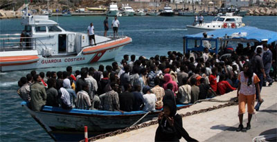 Mais de 800 imigrantes ilegais chegam  ilha italiana 