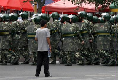 Chineses han atacam mesquita uigur no centro de Urumqi