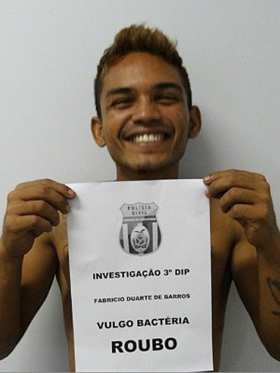 Fugitivo de cadeia abre sorriso aps ser recapturado em motel de Manaus