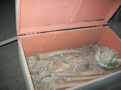Encontrada urna morturia no forro de igreja