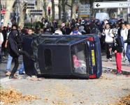 Estudantes protestam e refinarias ameaam paralisar a Frana