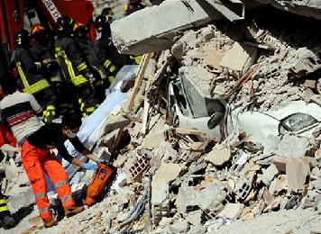 Terremoto na Itlia ja tem 90 mortos