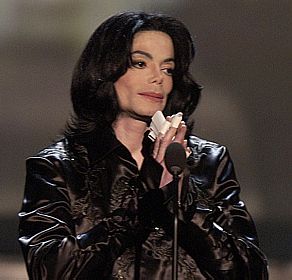 Michael Jackson teria usado nomes falsos para obter remdios
