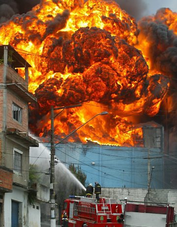 Incndio mata um e deixa trs intoxicados em So Paulo 