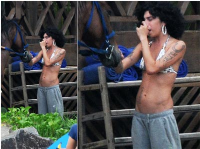 Amy Winehouse afaga cavalo e chupa o dedo no Caribe