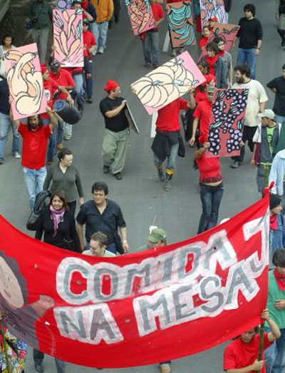 Marcha dos Sem tem confronto com a polcia em Porto Alegre