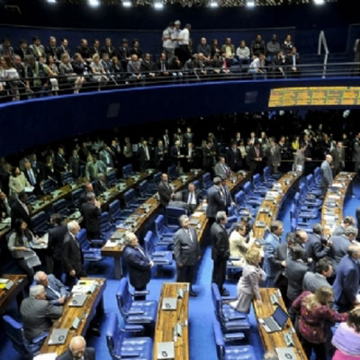 Instituies brasileiras impulsionam reformas com presso de protestos