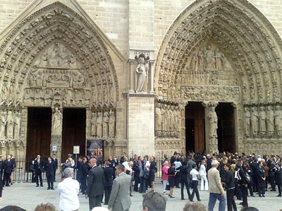 Cerimnia em Notre Dame lembra passageiros do vo AF 447
