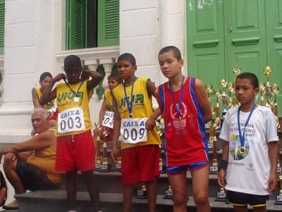 Atletismo levado a srio por alunos do Projeto Viva Esportes em Itapemirim