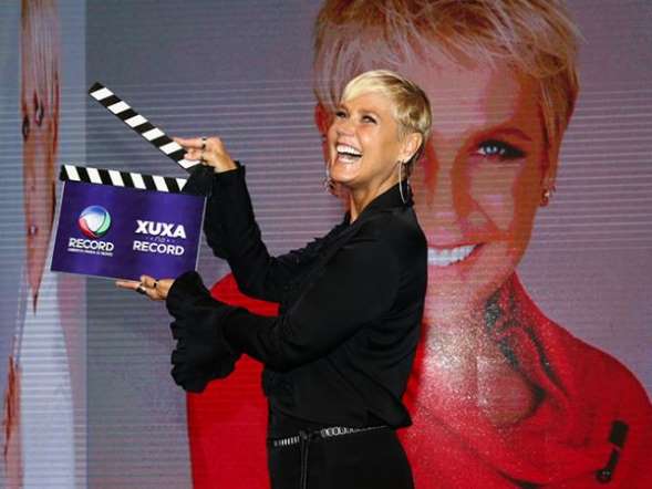  Xuxa assina com a Record, alfineta a Globo e desconversa so