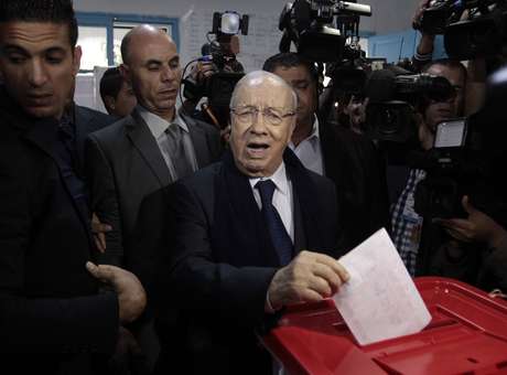 Pesquisas na Tunsia apontam vitria de Essebsi nas eleies
