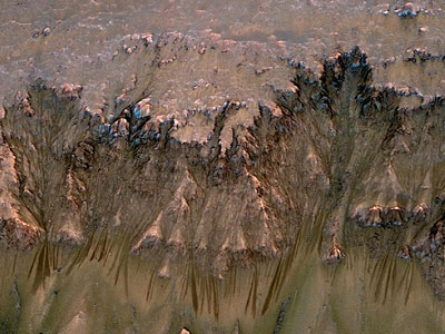 Sonda detecta fluxo de gua em Marte 