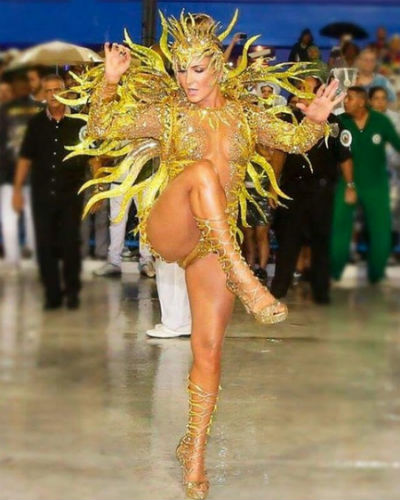 Claudia Leitte: Fantasia de Carnaval ganha web 