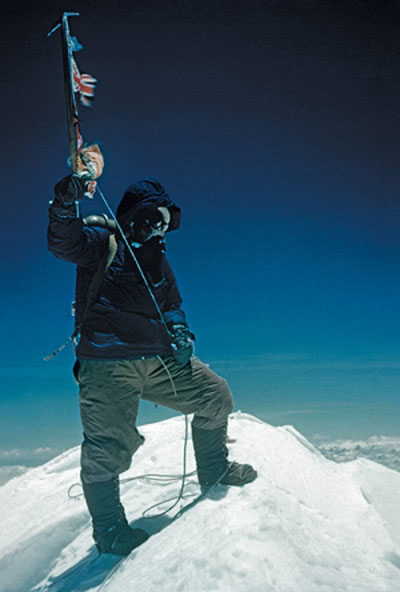 H 60 anos, Ed Hillary e Tenzing Norgay alcanavam o topo do mundo