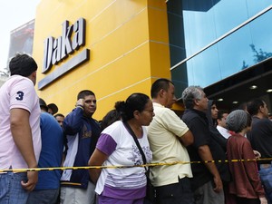 Maduro limitar lucros de empresas e ampliar baixa de preo