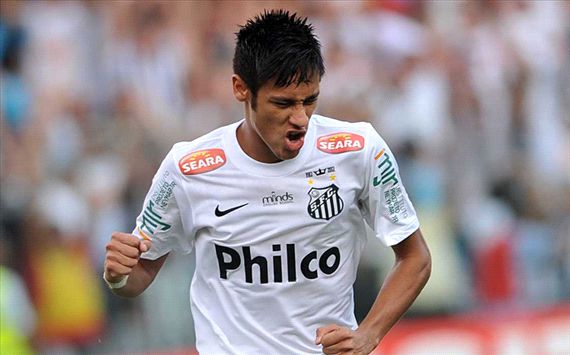 Neymar afirma a jornal francs que no sai do Santos antes da Copa