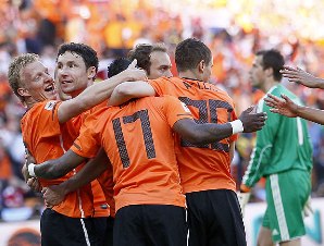 Holanda bate a Dinamarca e inicia bem a Copa