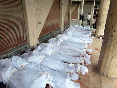 Cidade sitiada tem corpos enfileirados na rua na Sria