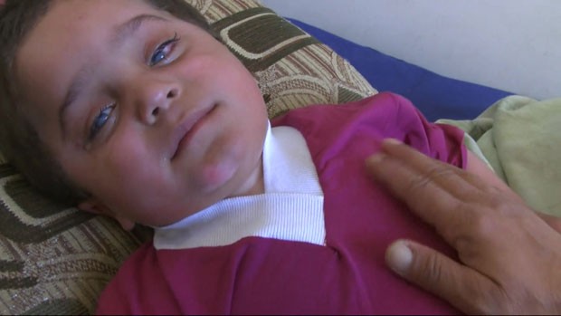 Menino yazidi com deficincia  resgatado no deserto do Iraque