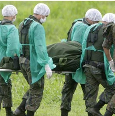 FAB resgata 28 vtimas; primeiros corpos chegam a Noronha
