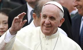 Papa inicia primeira viagem internacional de 2015