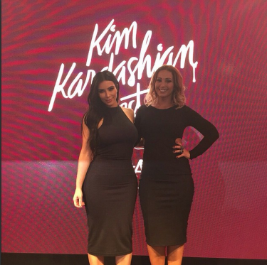 Kim Kardashian e Valesca Popozuda posam juntas e funkeira el
