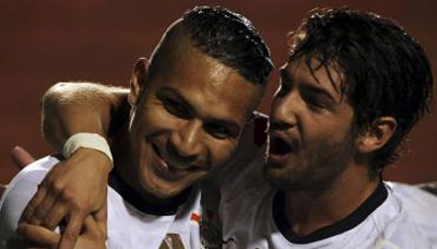 Sem torcida, Corinthians vence a 1 na Libertadores