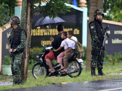 Em meio  violncia, escolas voltam a abrir no sul da Tailndia