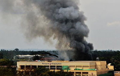 Qunia: shopping  alvo de exploses e intenso tiroteio