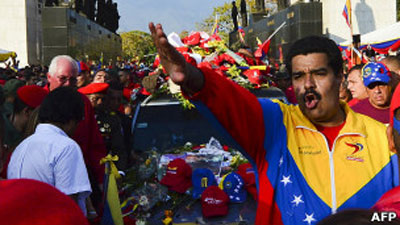 Chvez tem funeral em clima de campanha para Maduro  